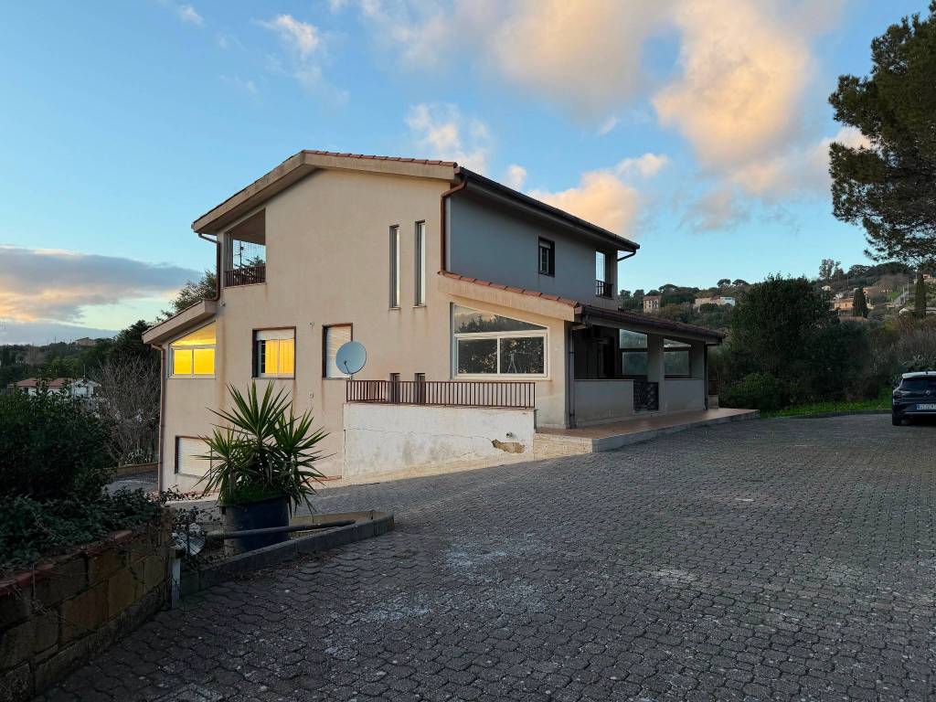 Villa a Caltanissetta in Via Due Fontane - Foto 2