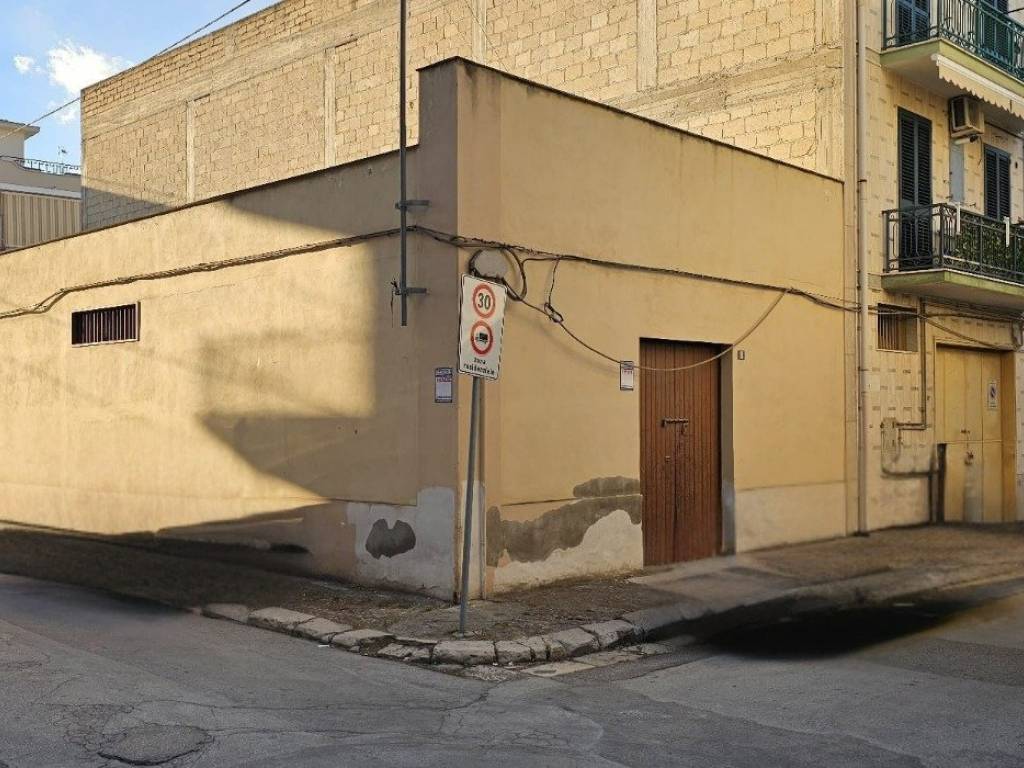 Box / garage a Cerignola in Via Melfi, 10 - Foto 2