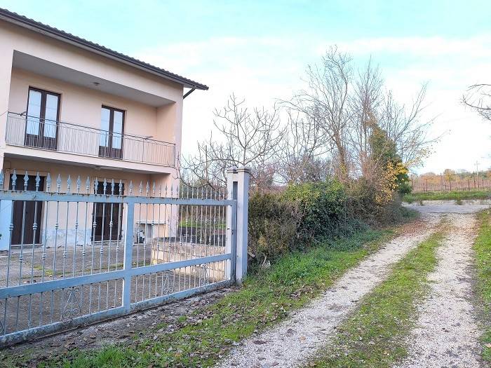 Villa a Gesualdo in Strada Comunale Pettoriello - Foto 2
