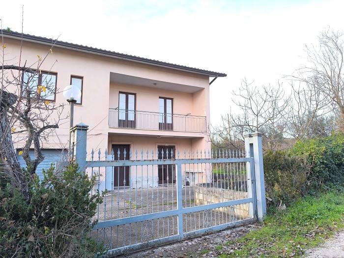 Villa a Gesualdo in Strada Comunale Pettoriello - Foto 3