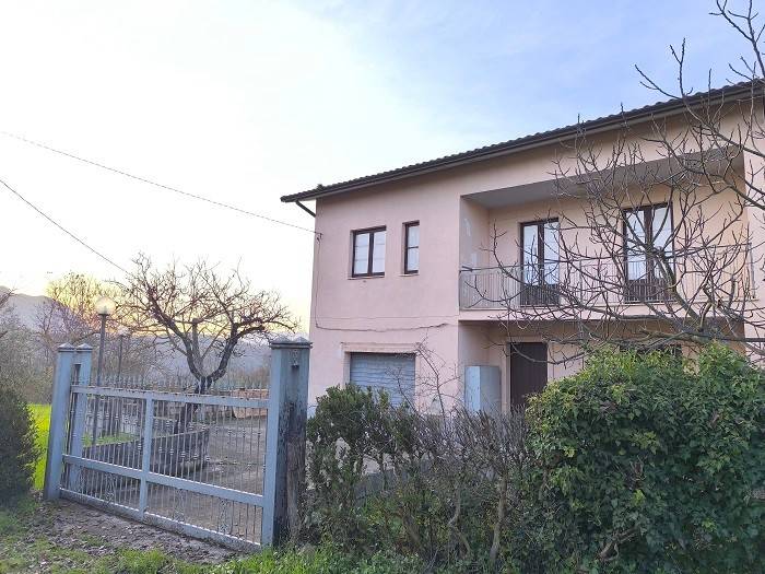 Villa a Gesualdo in Strada Comunale Pettoriello - Foto 4