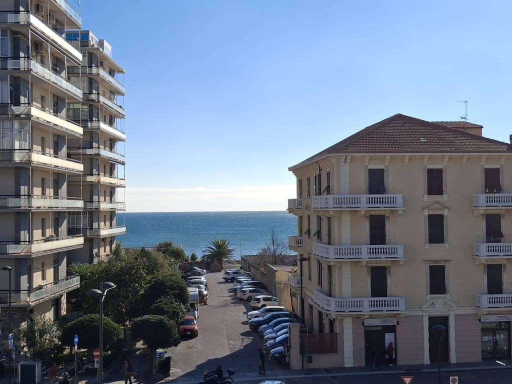 Appartamento a Savona in Via Francesco Cilea - Foto 2