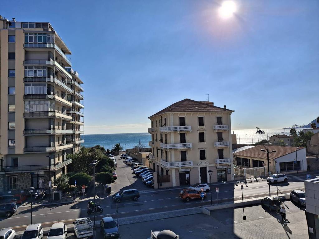 Appartamento a Savona in Via Francesco Cilea - Foto 3