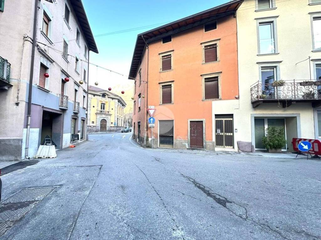 Casa indipendente a Darfo boario terme in Piazza Giacomo Matteotti, 1 - Foto 3