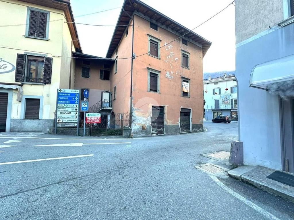 Casa indipendente a Darfo boario terme in Piazza Giacomo Matteotti, 1 - Foto 4