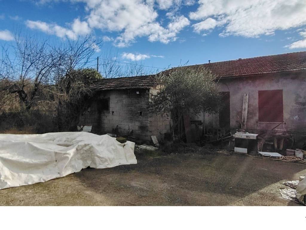 Rustico / casale a Frosinone in Via Colle Cottorino - Foto 2