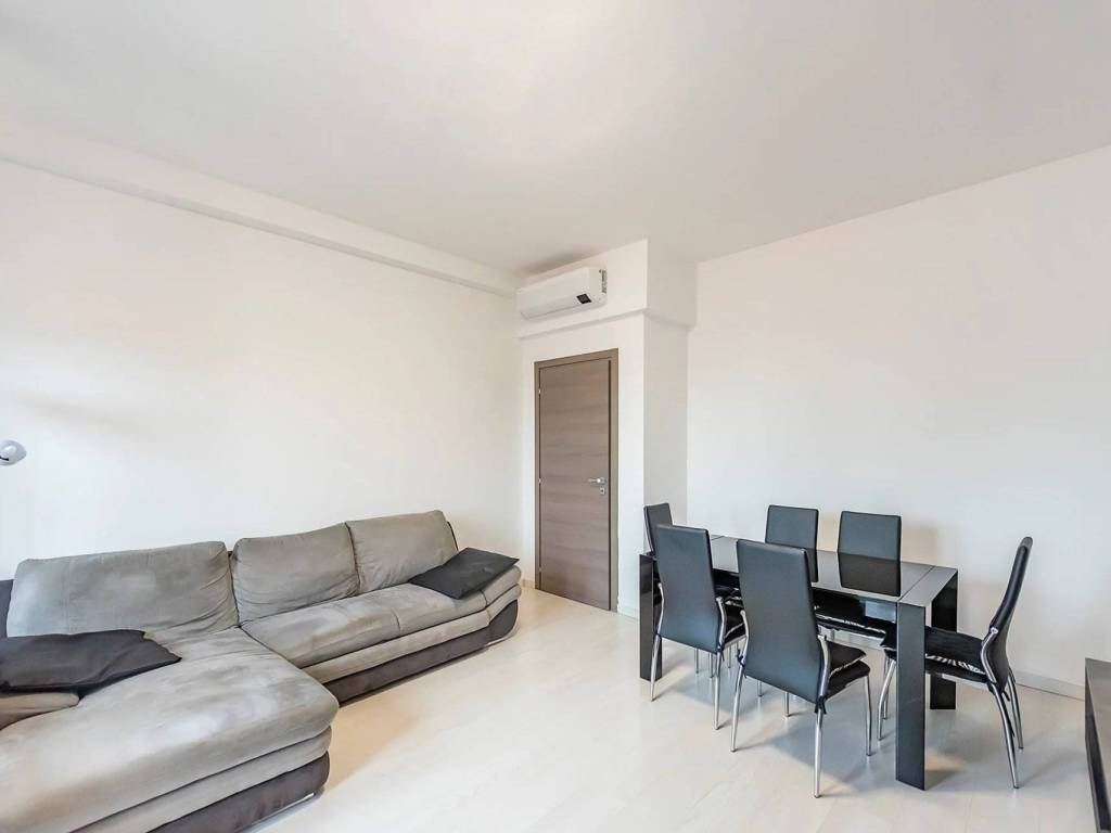 Appartamento a Saronno in Via Angelo Volonterio, 13 - Foto 2