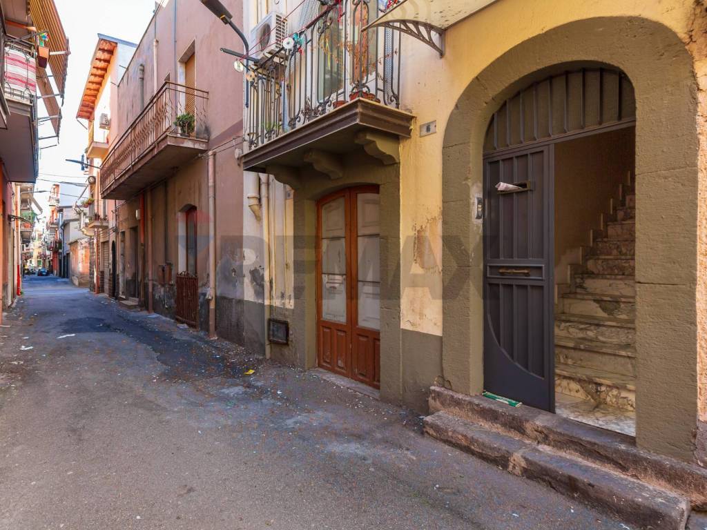 Appartamento a Adrano in Via Francesco Crispi - Foto 2