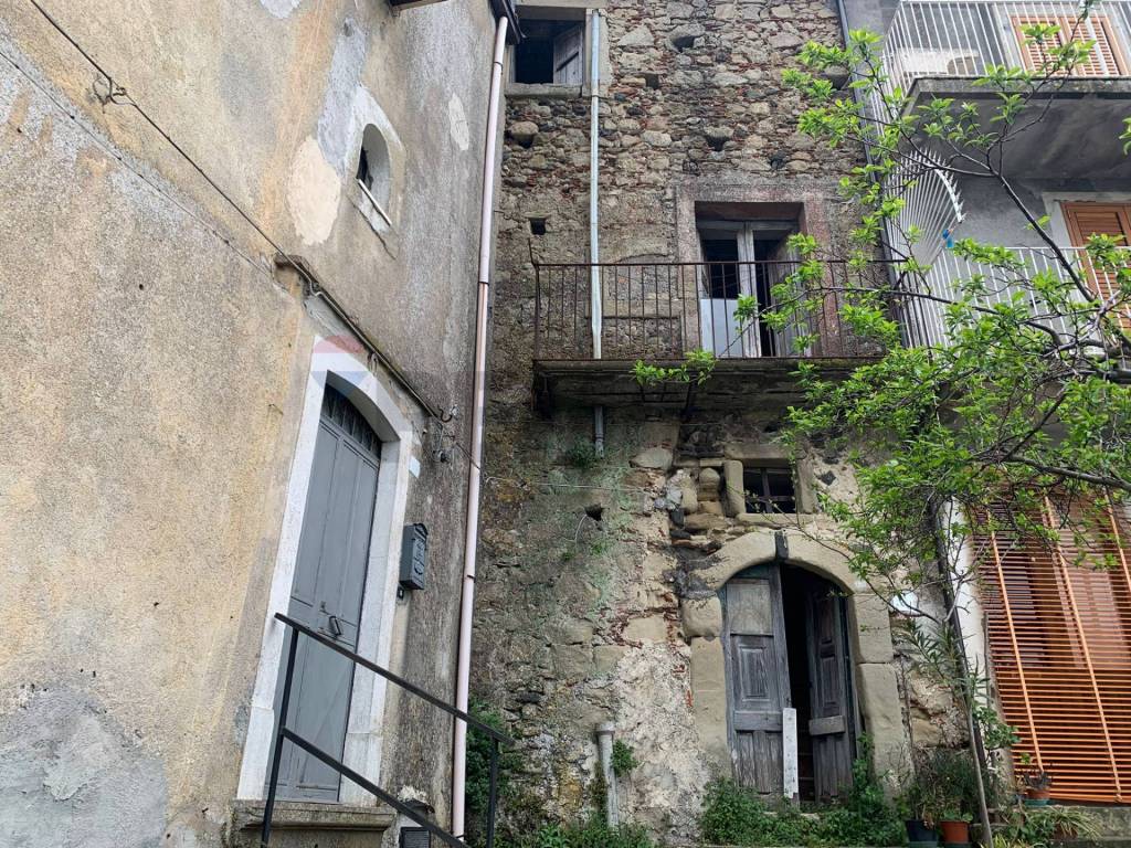 Casa indipendente a Castiglione di sicilia in Via Santa Maria, 91 - Foto 4