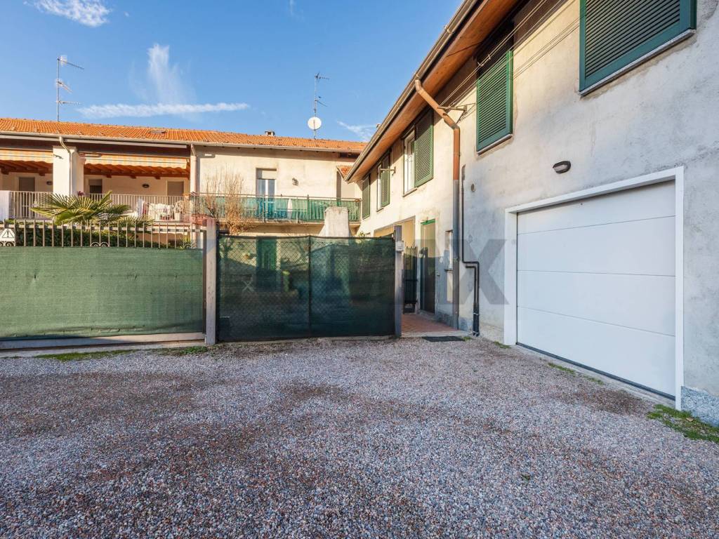 Appartamento a Cairate in VIA ALBERTI, 13 - Foto 2