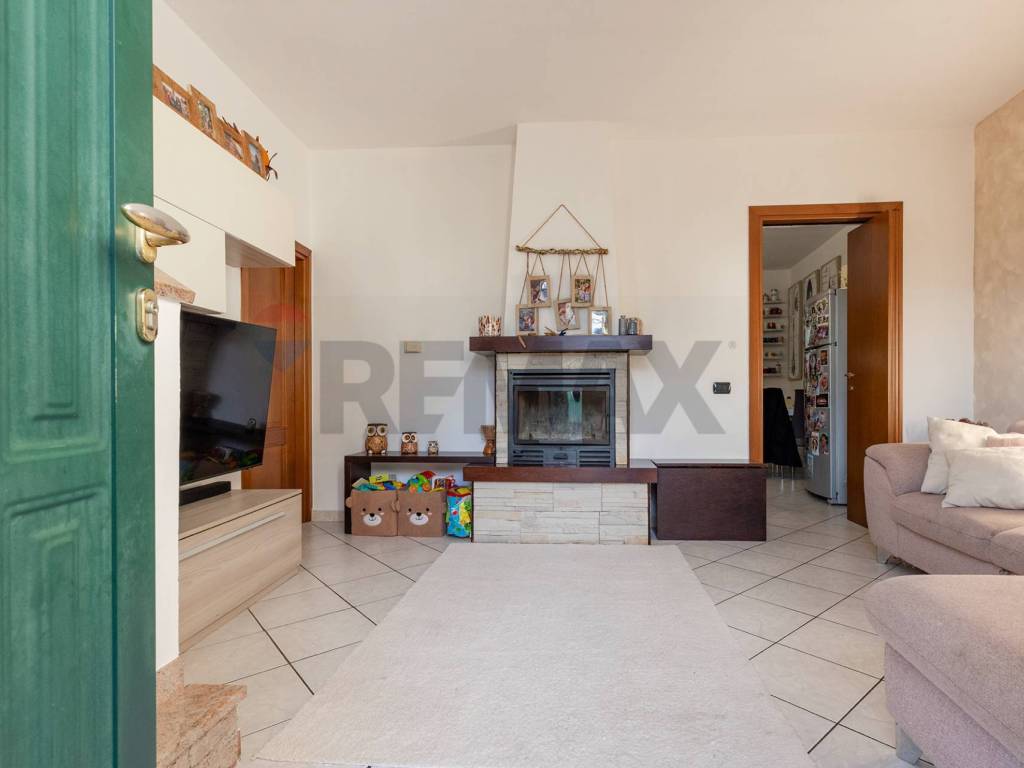 Appartamento a Cairate in VIA ALBERTI, 13 - Foto 4