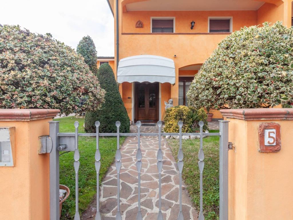 Villa a Viadana in Via Marino Galvani, 5 - Foto 2