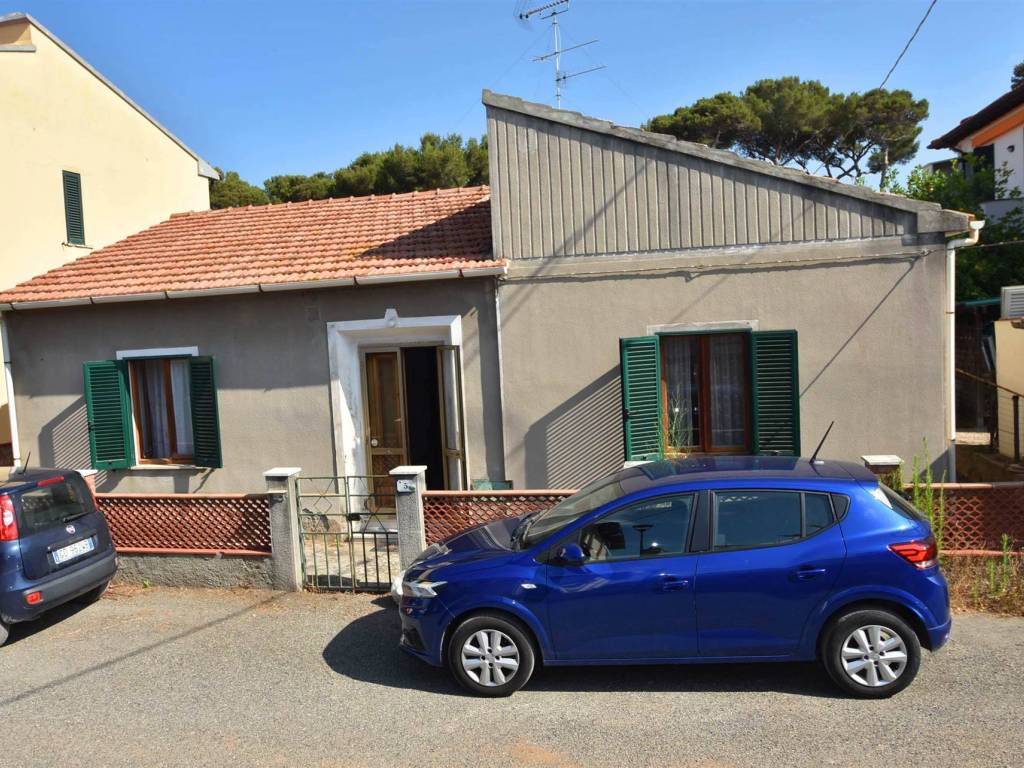 Villa a Rosignano marittimo in via S Pellico, 5 - Foto 2