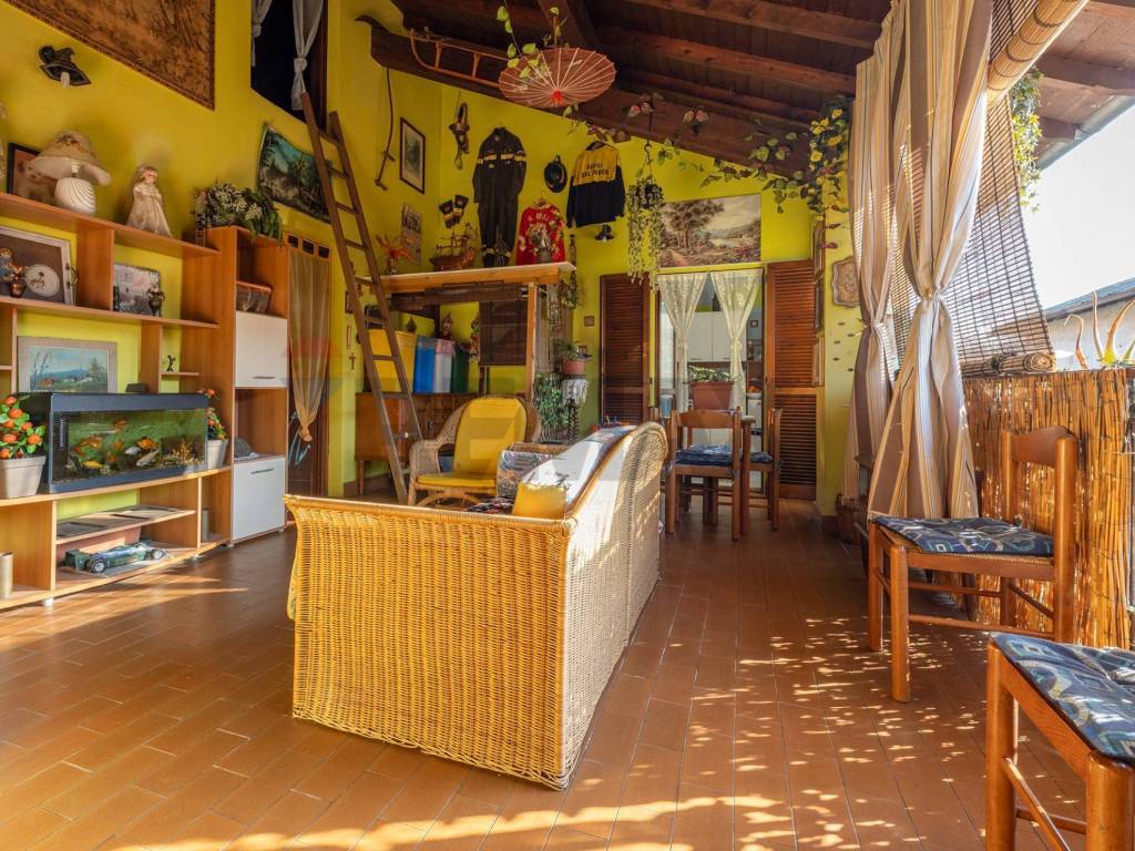 Appartamento a Cairate in VIA BERTANI, 10 - Foto 2