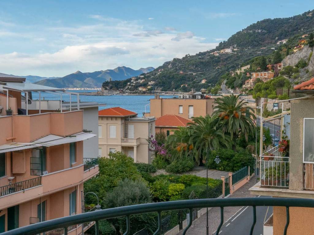 Appartamento a Finale ligure in Via Aurelia, 23 - Foto 4