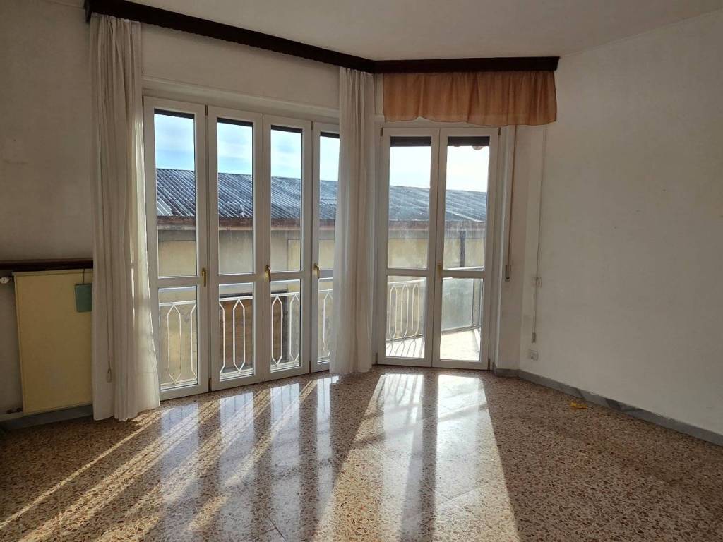 Appartamento a Erba in Via A. Vanossi, 12 - Foto 2