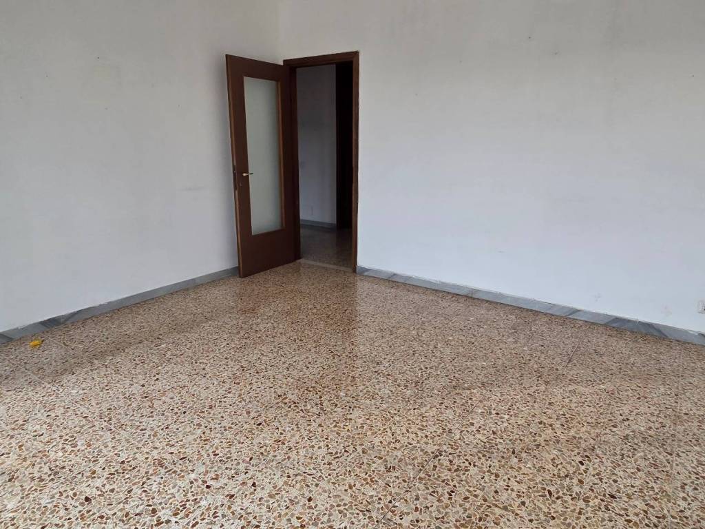 Appartamento a Erba in Via A. Vanossi, 12 - Foto 4