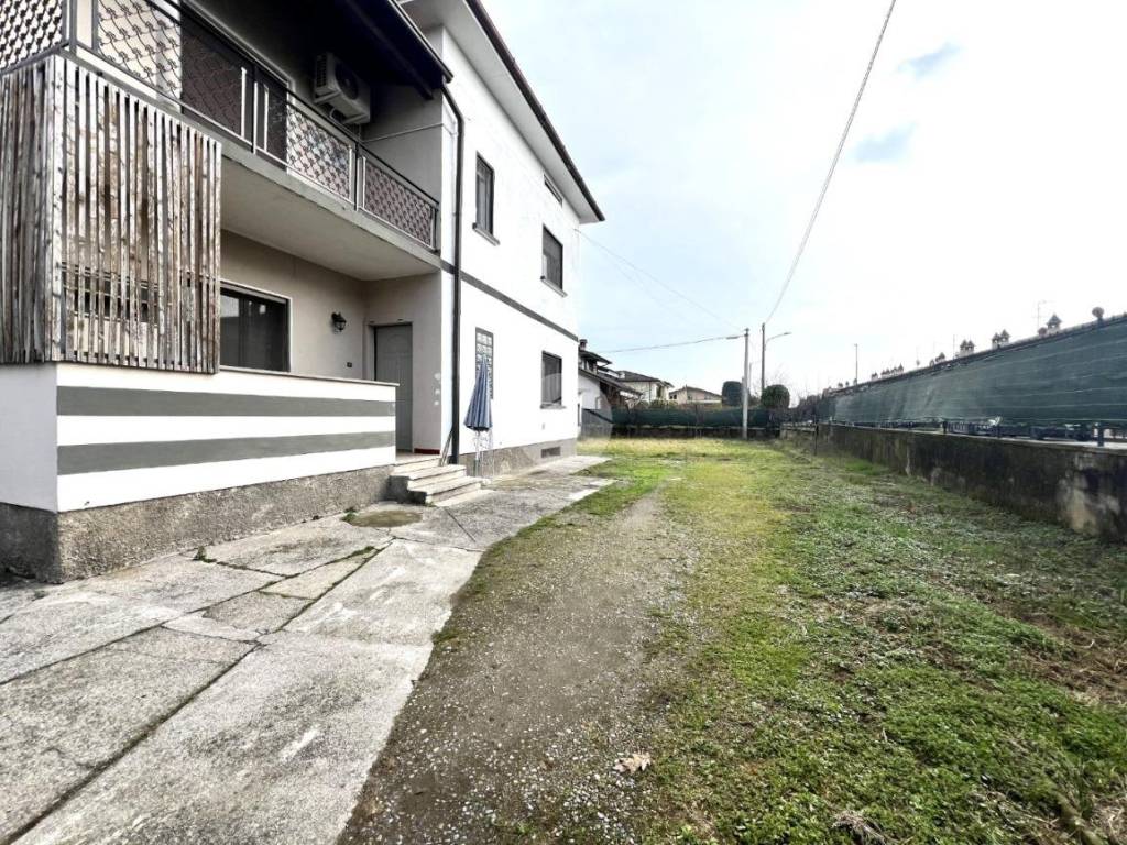 Villa a Palazzolo sull'oglio in Via Adamello, 15 - Foto 3
