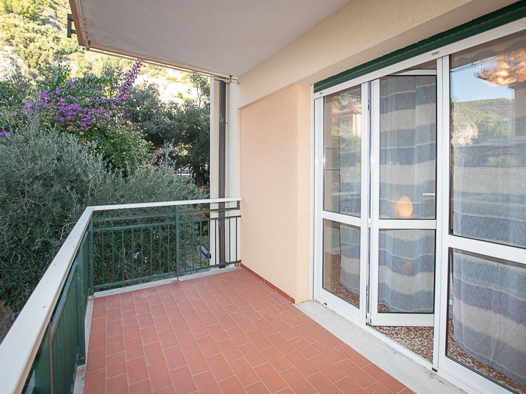 Appartamento a Finale ligure in Via Aurelia, 221 - Foto 2