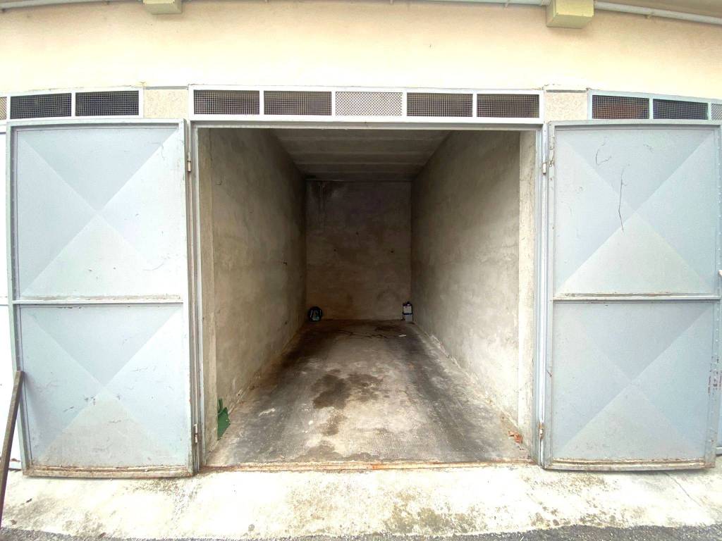 Box / garage a Pinerolo in Piazza Alberto Banfi, 1 - Foto 2
