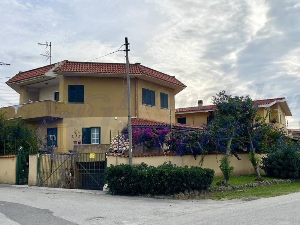 Box / garage a Ardea in Via Delle Giunchiglie - Foto 3