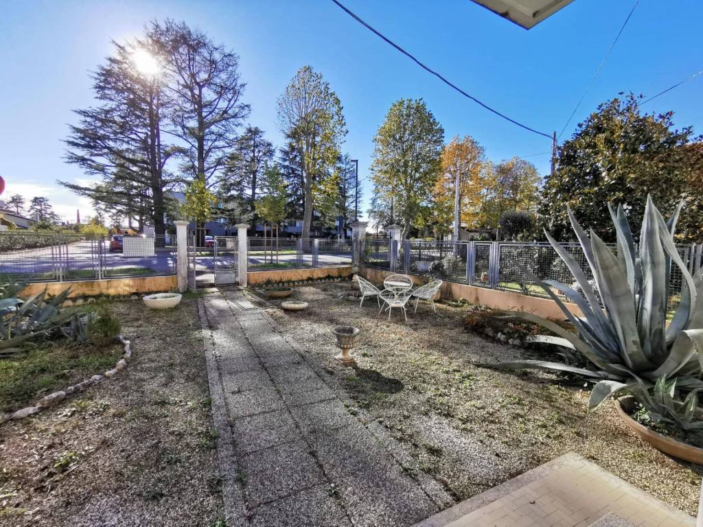 Villa a Codroipo in Viale F.A. Duodo, 103 - Foto 2