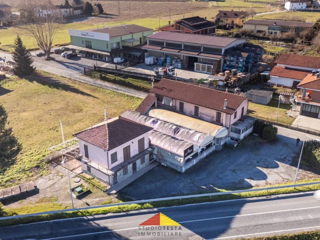 Villa a Revello in Via Basse, 2 - Foto 2