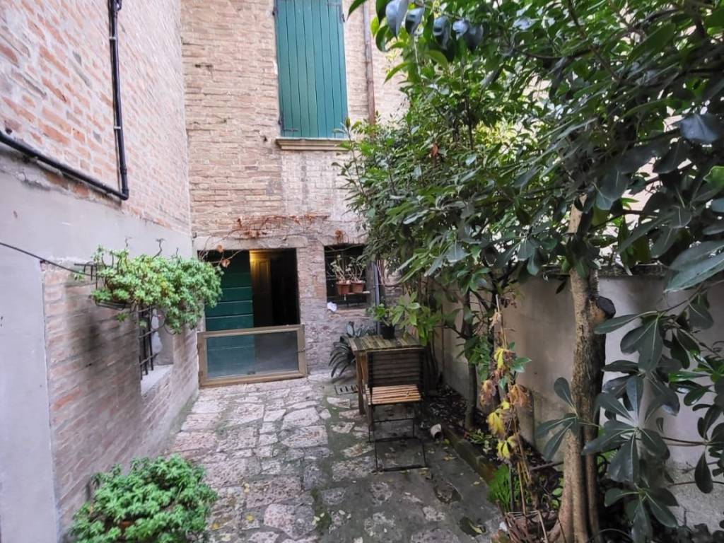 Appartamento a Ferrara in Via della Grotta, 18 - Foto 2