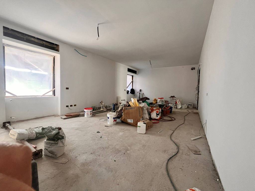 Appartamento a Carugo in Via Enrico Tazzoli, 13 - Foto 3