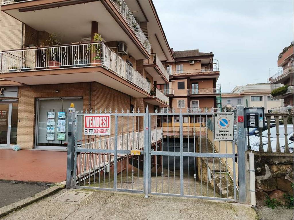 Immobile a Pomezia in Via Filippo Re, 7 - Foto 2