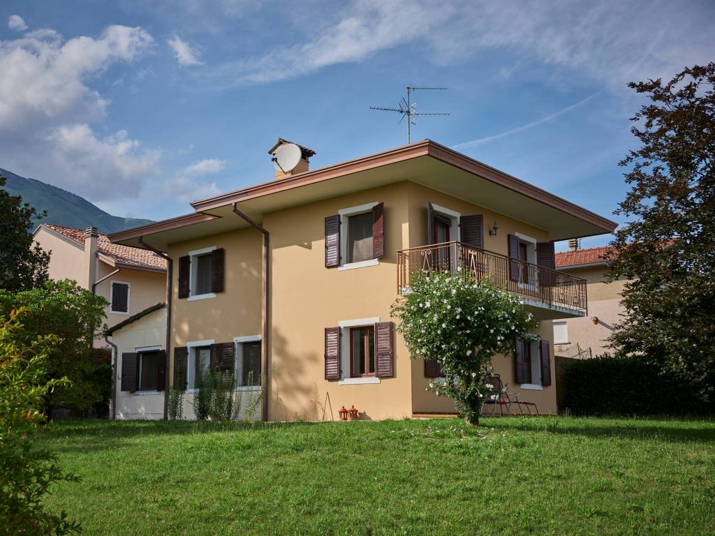 Villa a Aviano in Via Grave, 5 - Foto 2