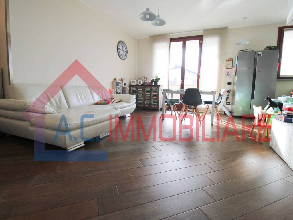 Appartamento a Vergiate in Via Felice Cavallotti, 22 - Foto 4