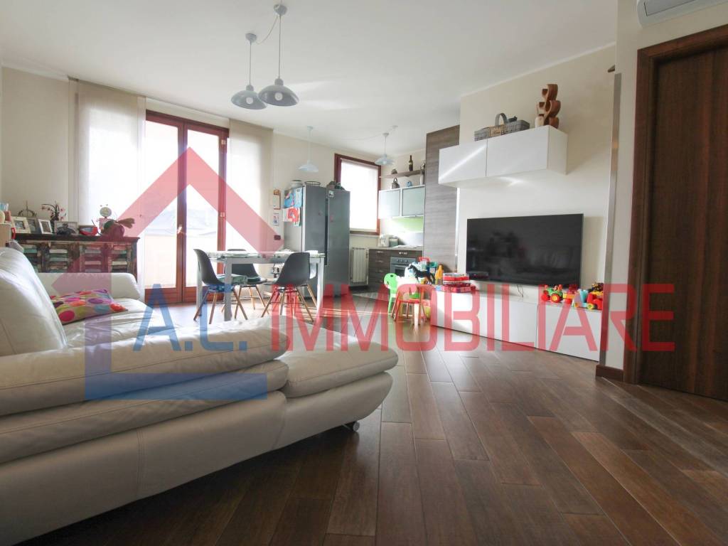 Appartamento a Vergiate in Via Felice Cavallotti, 22 - Foto 5