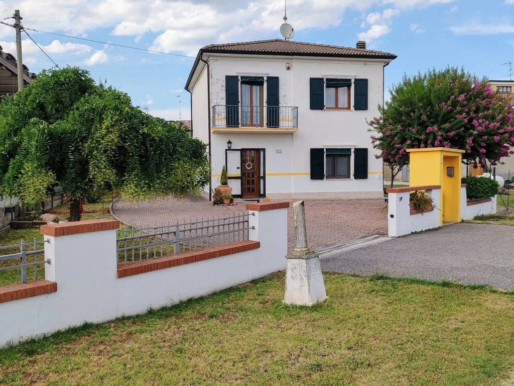 Villa a Bondeno in Via L. C. Farini, 139 - Foto 3