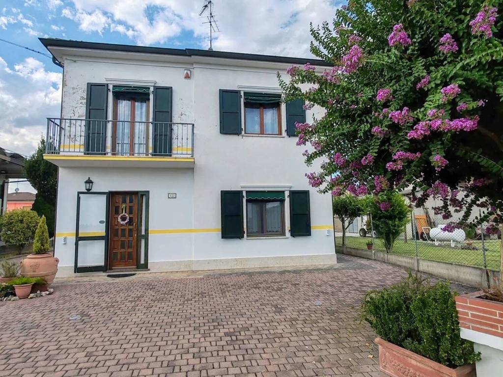 Villa a Bondeno in Via L. C. Farini, 139 - Foto 5