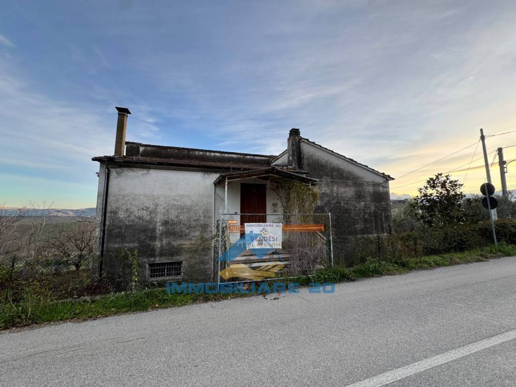 Casa indipendente a Teramo in CONTRADA MONTICELLI - Foto 5