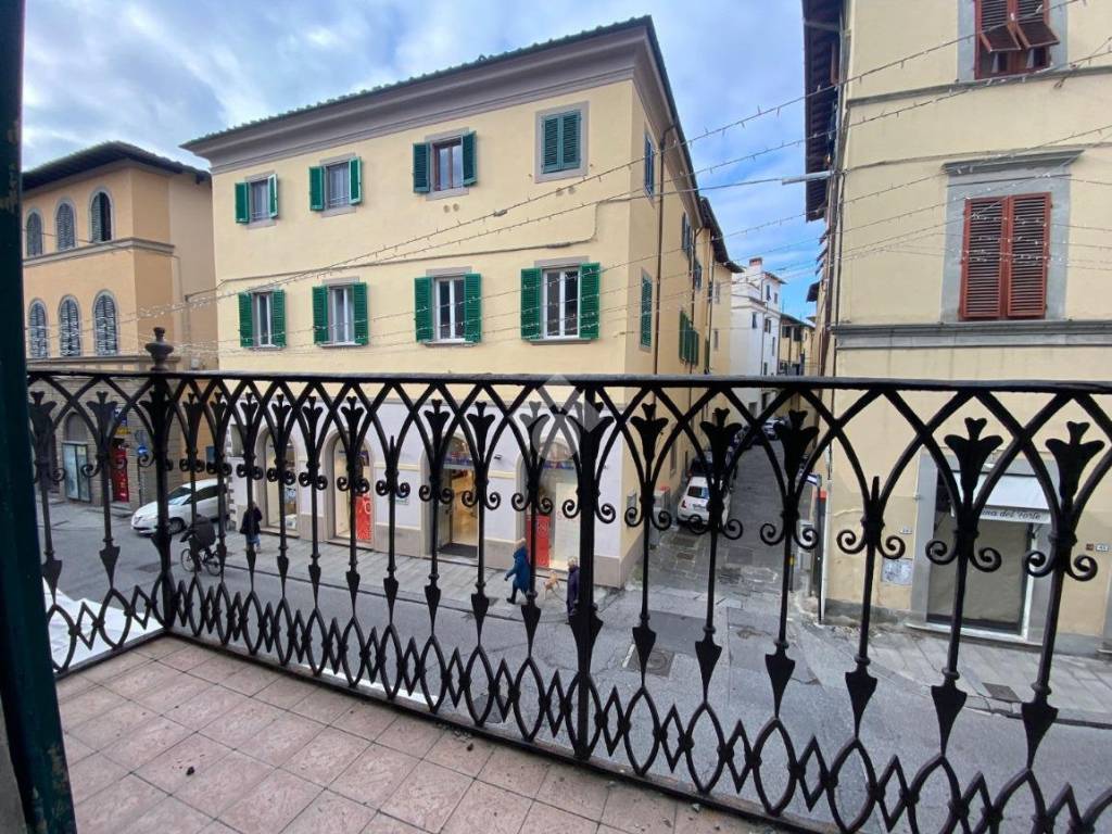 Appartamento a Pistoia in Via Curtatone e Montanara, 24 - Foto 2