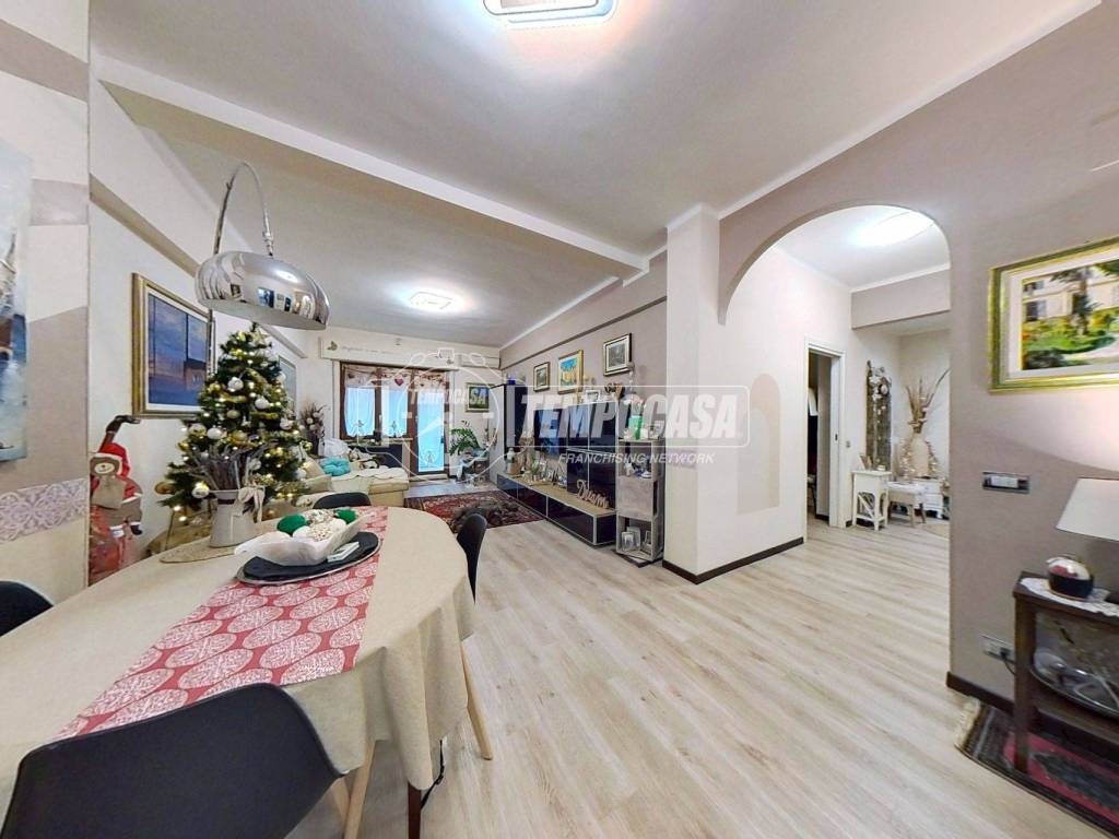 Appartamento a Savona in Via Bartolomeo Guidobono 23 - Foto 2