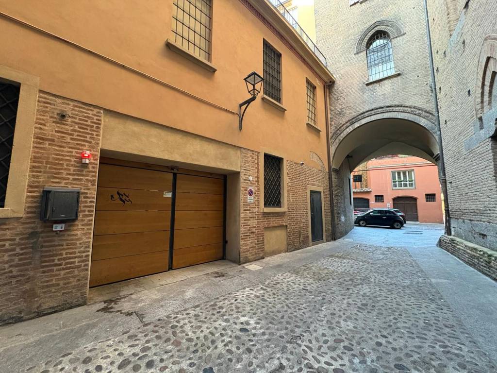 Box / garage a Bologna in Via Guglielmo Oberdan, 7 - Foto 4