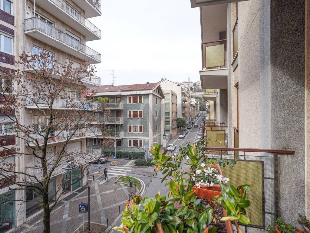 Appartamento a Bergamo in Via Antonio Locatelli, 29 - Foto 2