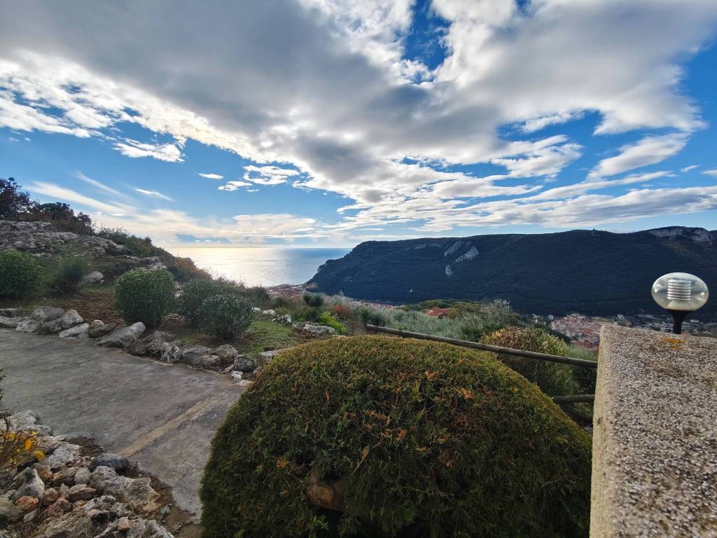Appartamento a Finale ligure in Via Leon Pancaldo - Foto 2