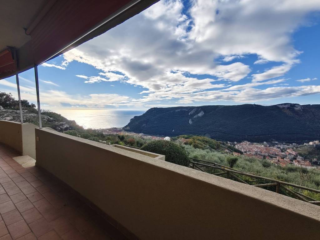 Appartamento a Finale ligure in Via Leon Pancaldo - Foto 3