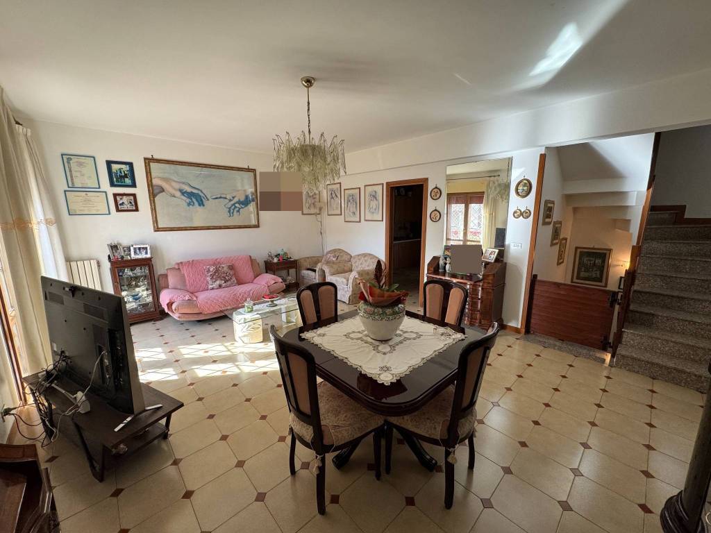 Villetta a schiera a Aprilia in Via Carlo Bertolazzi, 24 - Foto 3