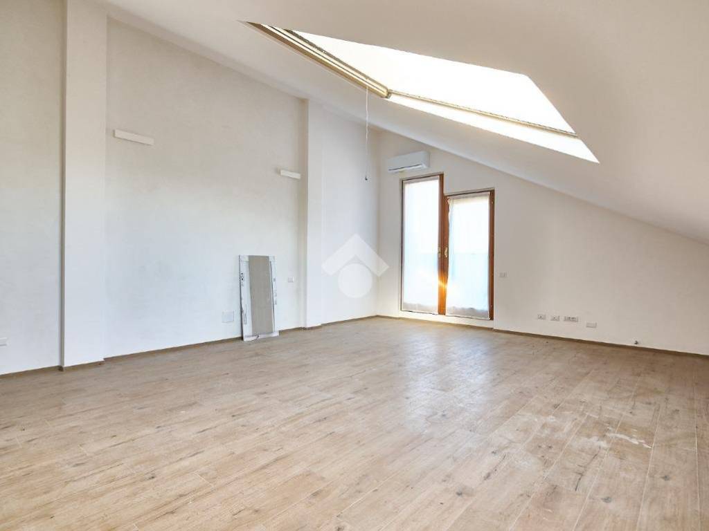 Attico / mansarda a Zelo buon persico in VIA BATTISTI, 5 - Foto 3
