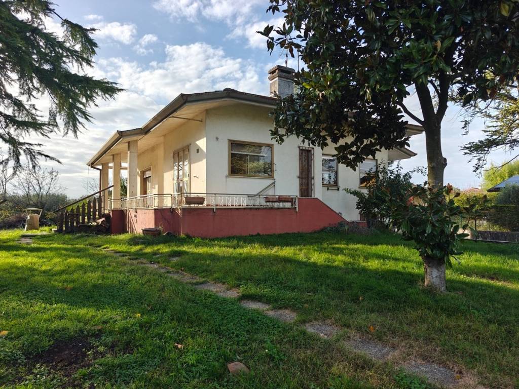 Villa a Bagnaria arsa in Via della Chiesa, 20 - Foto 2