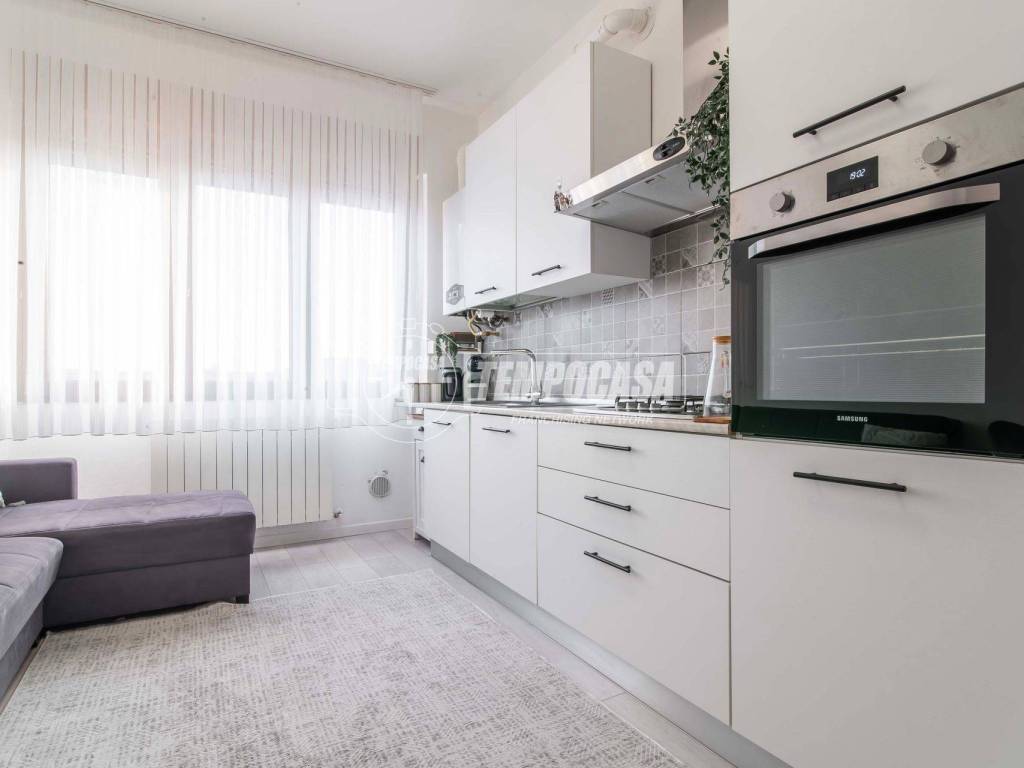 Appartamento a Lurate caccivio in Via Regina Margherita 22 - Foto 2