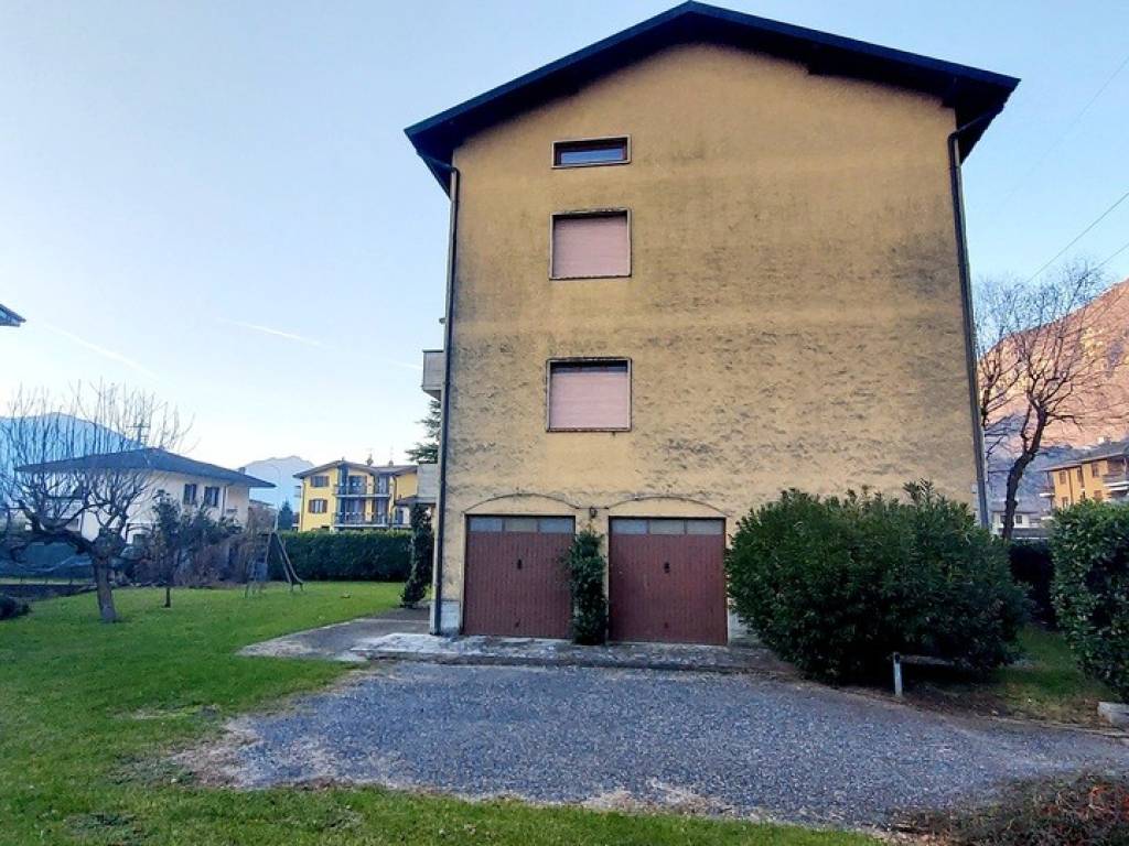 Villa a Rogno in Via Cesare Battisti, 12 - Foto 3
