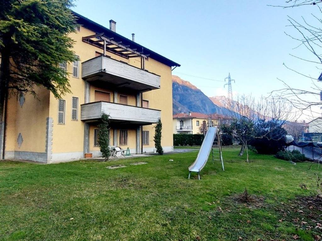 Villa a Rogno in Via Cesare Battisti, 12 - Foto 4
