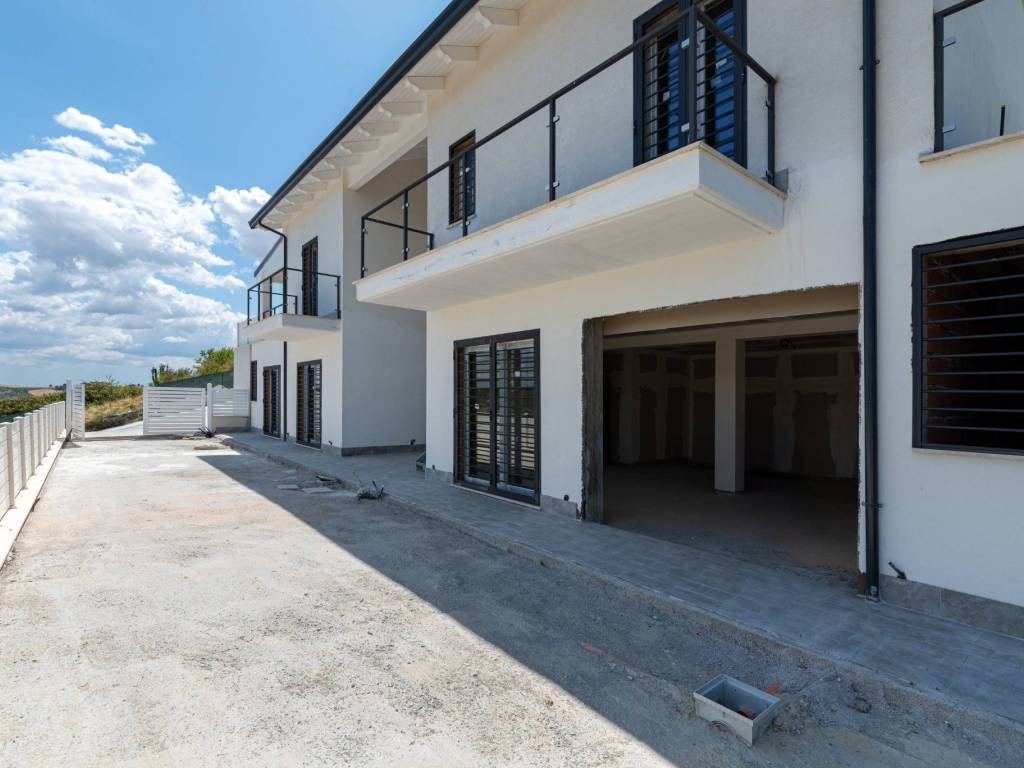 Villa a Monterotondo in Via Carlo Cattaneo, 83 - Foto 3