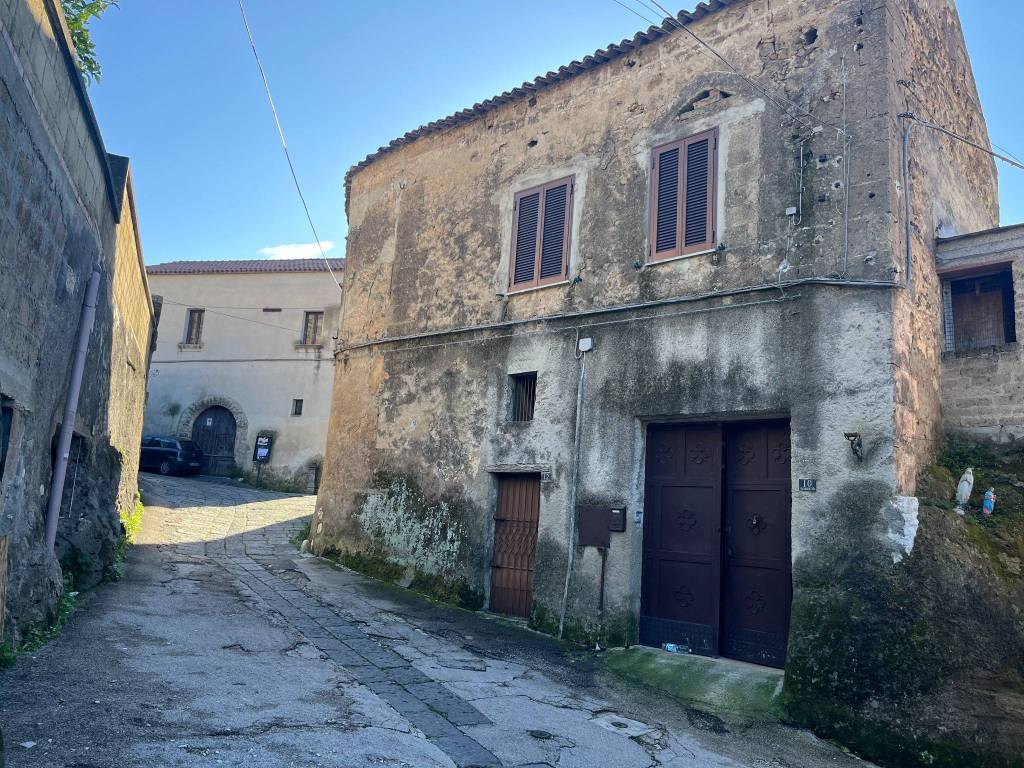 Palazzo / stabile a Caserta in Via Parrocchia di Piedimonte di Casolla - Foto 2
